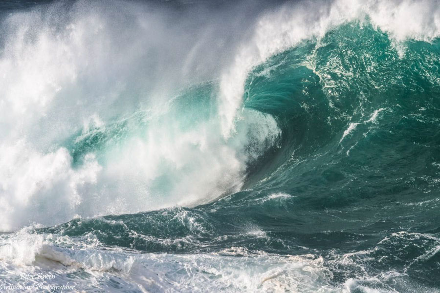 Breaking wave at Bombo